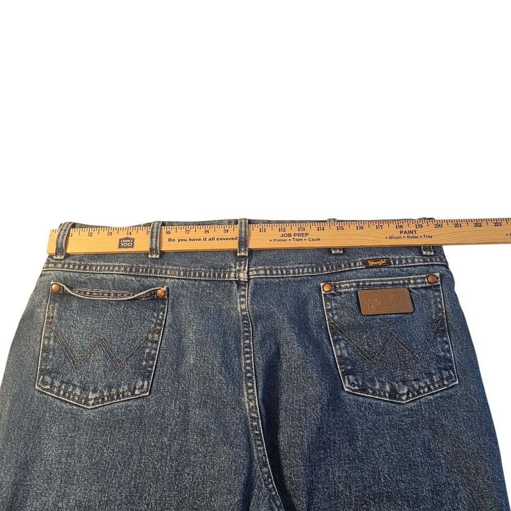 Wrangler Men's Blue Jeans Size 40x32 Regular Fit Classic Denim Straight Leg - Picture 6 of 9